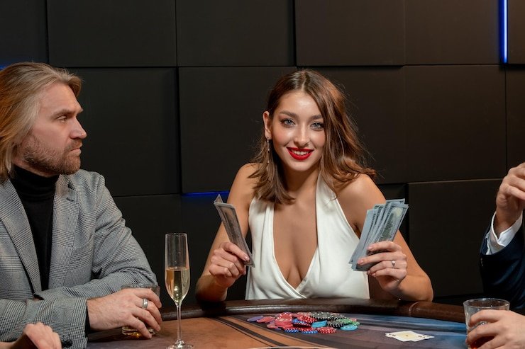 hsi777 app home screen showing slot tournaments and live casino options